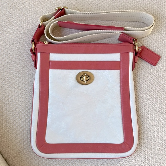 Coach Handbags - Vintage COACH Leather Crossbody Purse